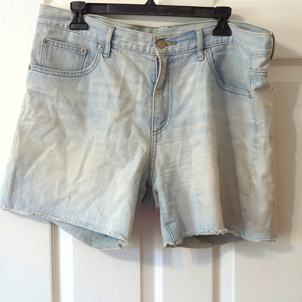 Gap boyfriend shorts size 31 light wash cut off